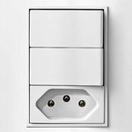 conjunto-montado-4-2-2-interruptor-simples-10a-e-tomada-2p-t-10a-220v-revita-soprano_02
