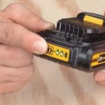 Bateria-Dewalt-DCB200-B3-20V-3-0-AH_04