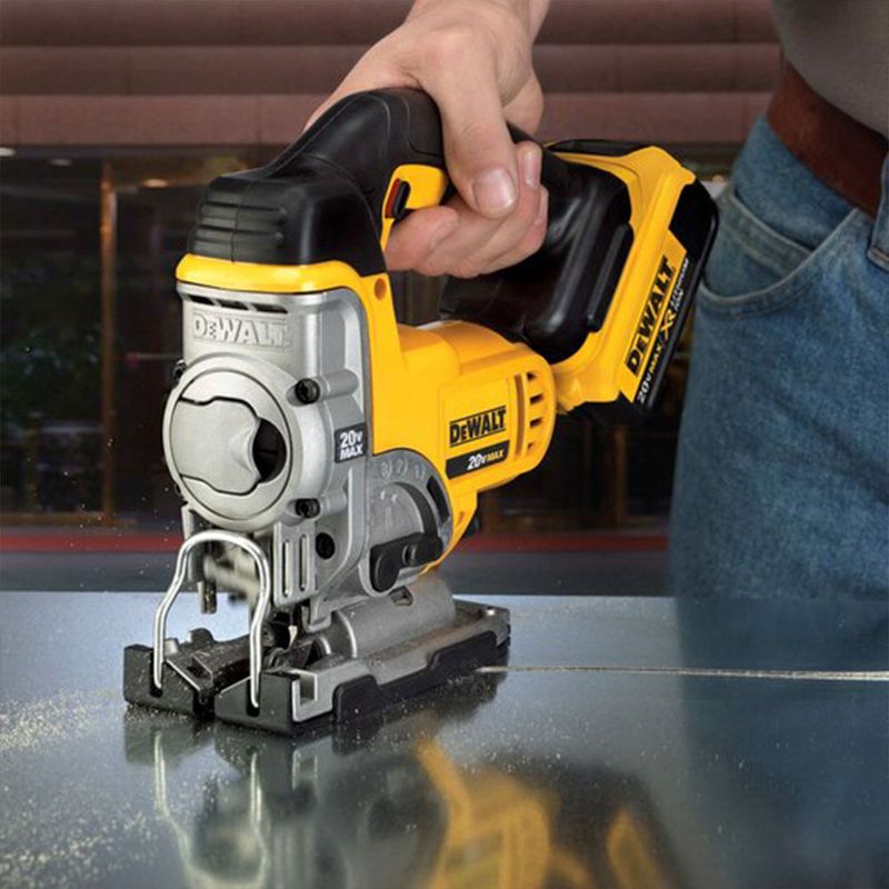 serra-tico-tico-sem-fio-20v-dewalt-dcs331-b3-sem-bateria-e-sem-carregador_02