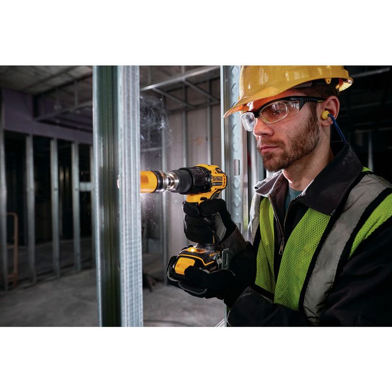furadeira-e-parafusadeira-de-impacto-1-2-dewalt-dcd709d2-br-com-bateria-e-carregador-05