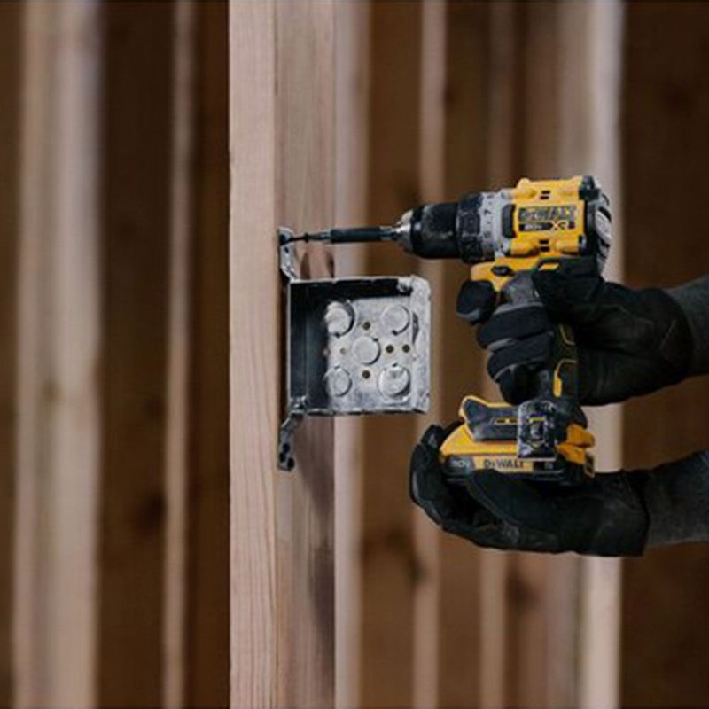 parafusadeira-furadeira-1-2-pol-dewalt-dcd800d2-br-20v-max-com-2-baterias-carregador-e-bolsa_06