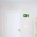 placa-sinalizacao-fotoluminescente-30x15cm-seta-reta-para-esquerda-sinalize_03
