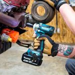chave-de-impacto-12pol-18v-makita-dtw300rtj-com-2-baterias-5ah-carregador-e-maleta_08