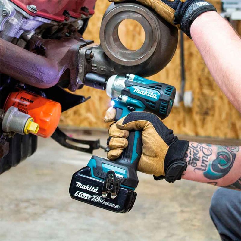 chave-de-impacto-12pol-18v-makita-dtw300rtj-com-2-baterias-5ah-carregador-e-maleta_08