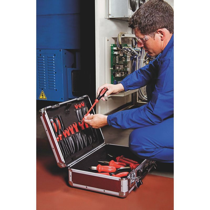 chave-de-fenda-tramontina-pro-44315021-3-16x4-isolada-iec_01