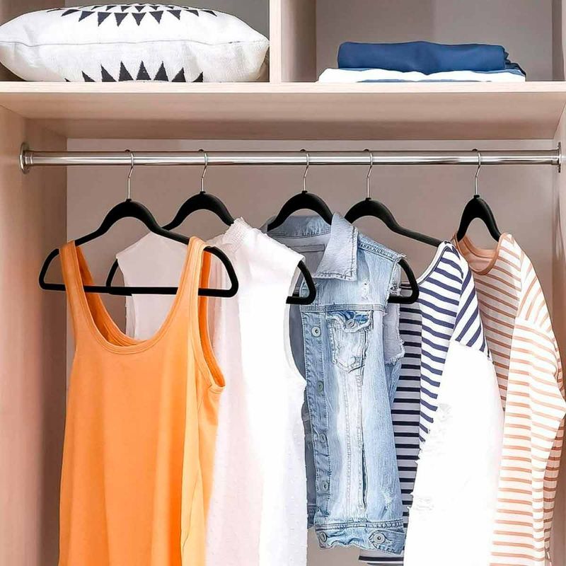 cabide-emborrachado-405cm-my-closet-preto-ordene_04