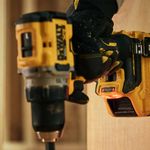 parafusadeira-furadeira-1-2-pol-20v-dewalt-dcd801-2-baterias-carregador-bolsa_08