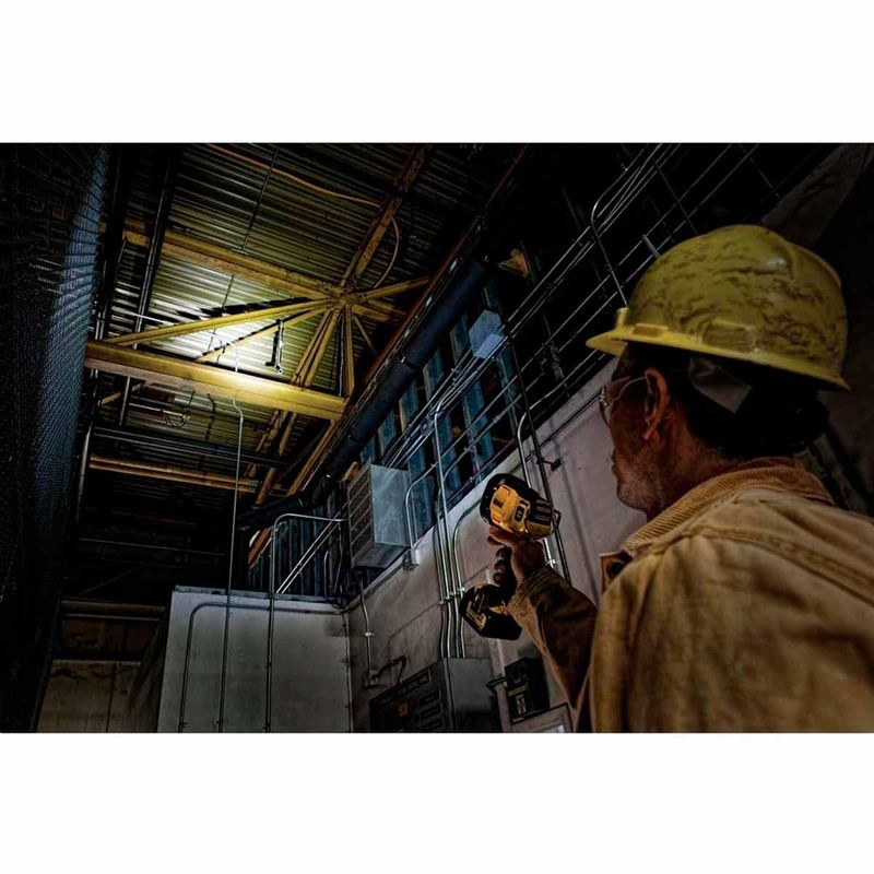 lanterna-led-spotlight-dcl043-sem-bateria-e-carregador-dewalt_05